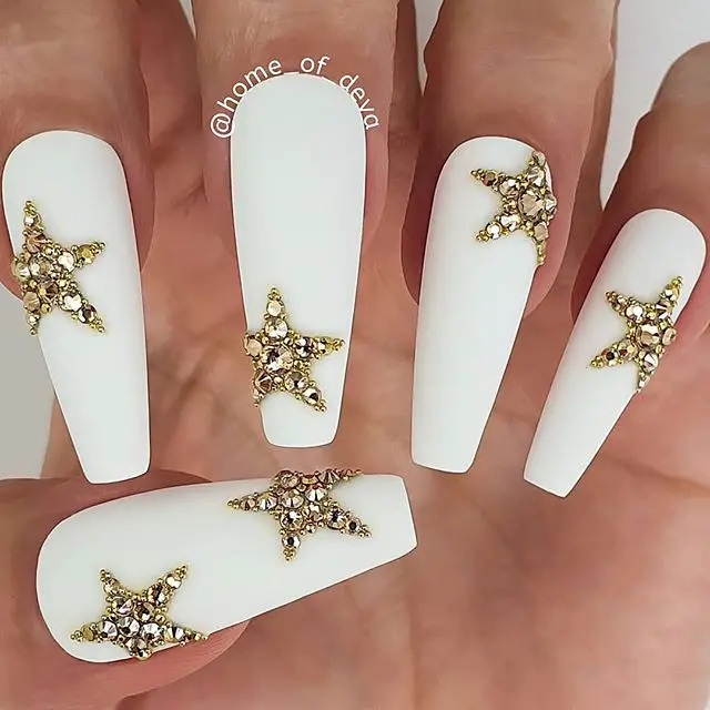 White and gold nails | White and gold nail designs | white and gold nail ideas