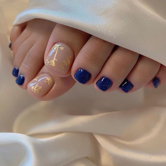 Top pedicure ideas for spring, summer, fall, and winter to try out. Browse these pedicure ideas and pedicure colors now!