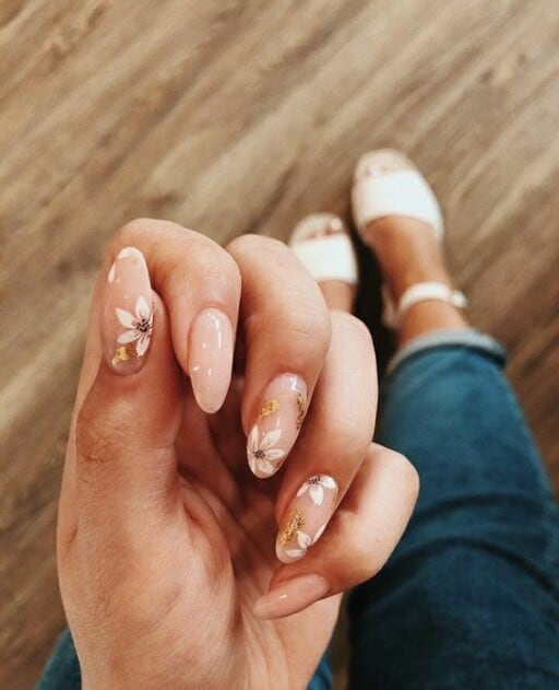 Browse these march nails and april nails to get the perfect spring nails this year!