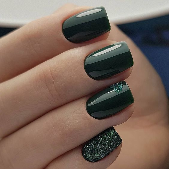 Emerald green nails and emerald green nail designs to try