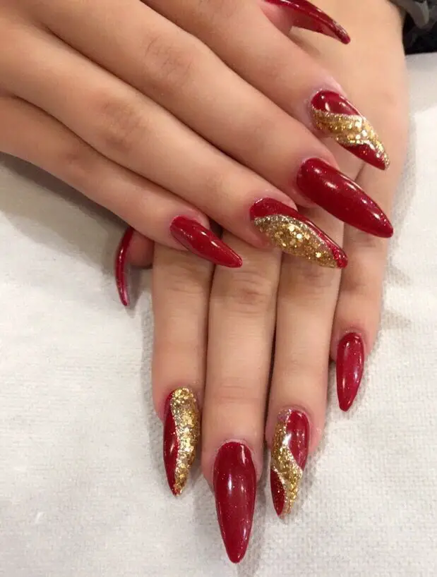 The top red and gold nails designs to try