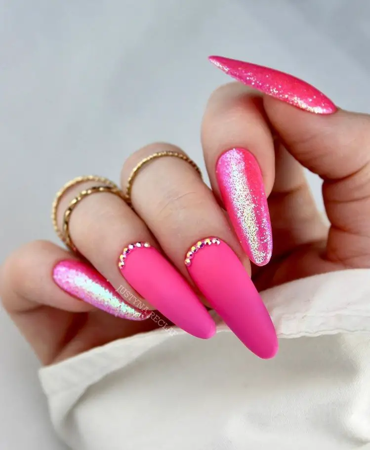 The best barbie nails for the barbiecore aesthetic