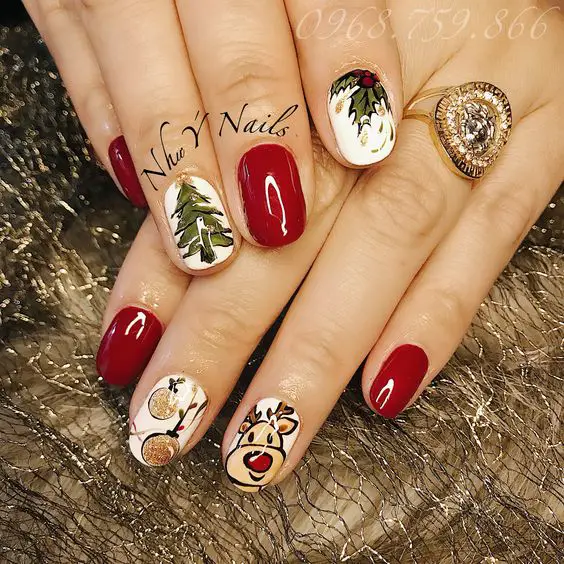 The best red and green nails and red and green nail designs for Christmas to copy | Christmas nails that are trending this year