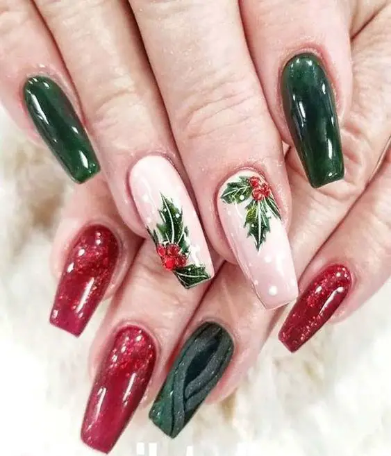 The best red and green nails and red and green nail designs for Christmas to copy