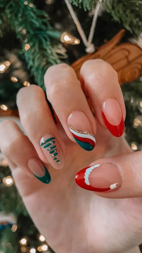 Christmas tree nails | Christmas tree nail art | Christmas tree nail designs | Christmas tree nail ideas