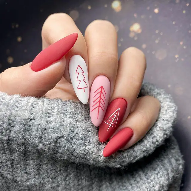 Christmas tree nails | Christmas tree nail art | Christmas tree nail designs | Christmas tree nail ideas