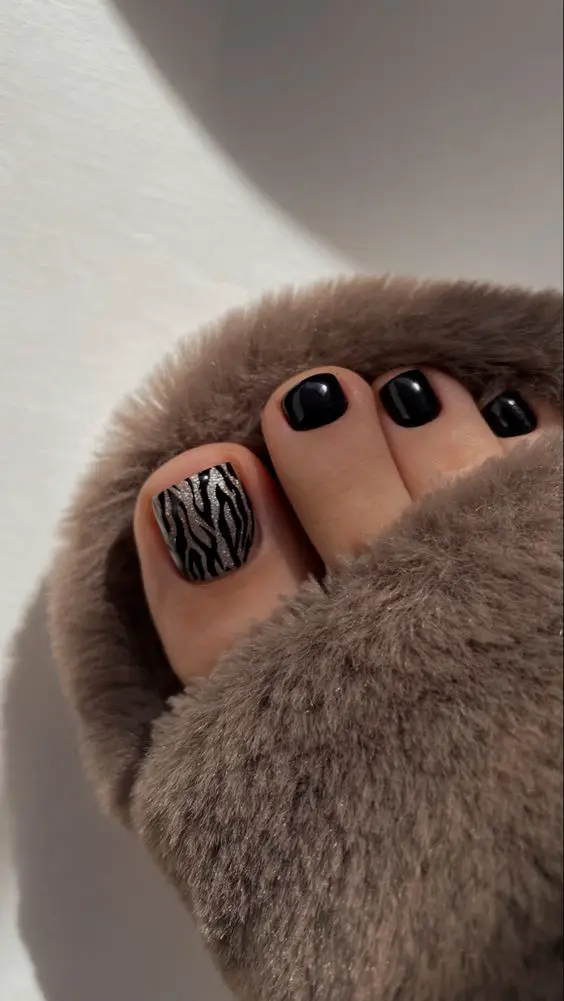 Top pedicure ideas for spring, summer, fall, and winter to try out. Browse these pedicure ideas and pedicure colors now!