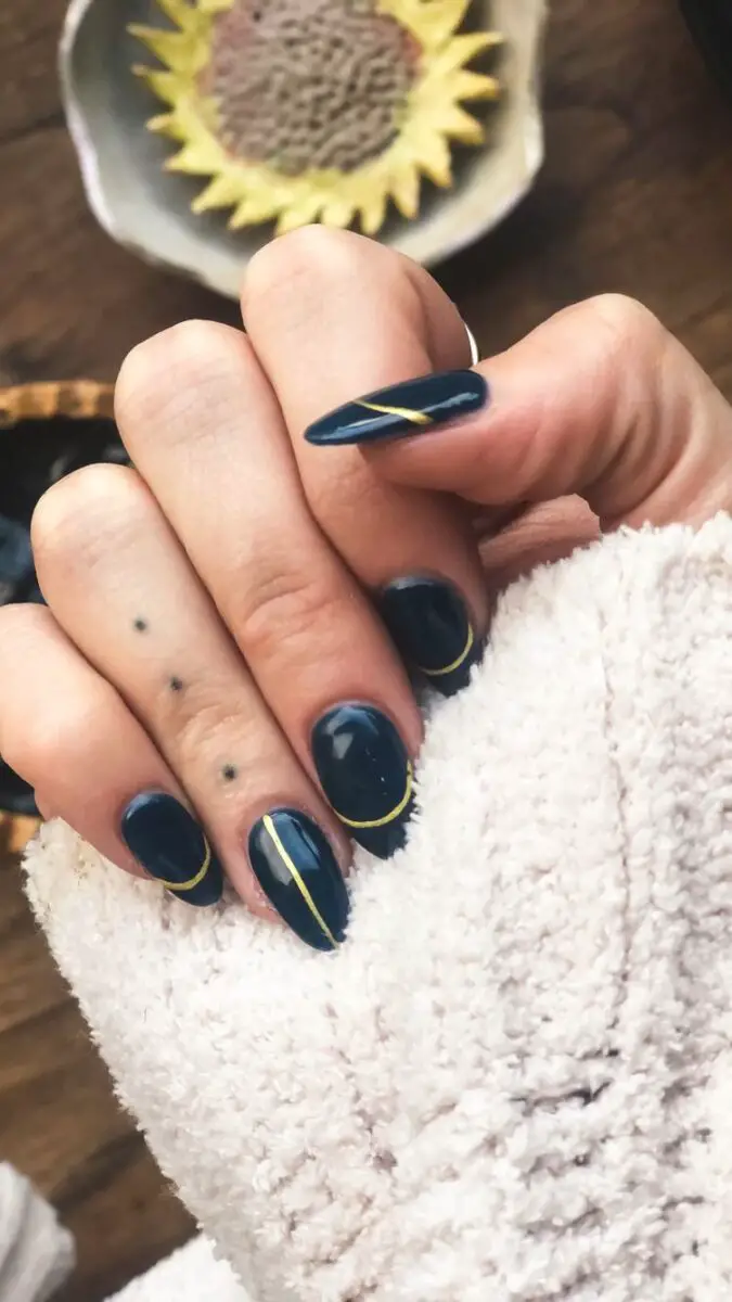 The top navy blue nails designs and navy blue nail ideas to try