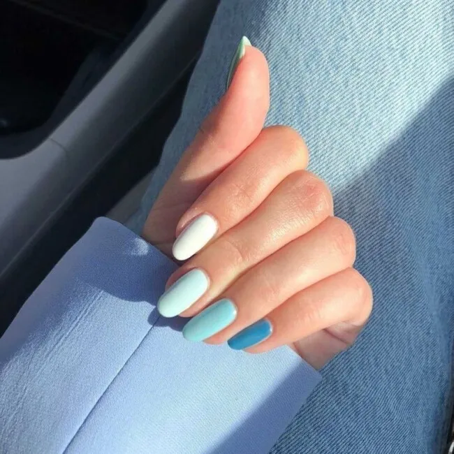 The top turquoise nails and teal nails right now