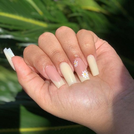 The best daisy nails and daisy nail designs for a delicate manicure