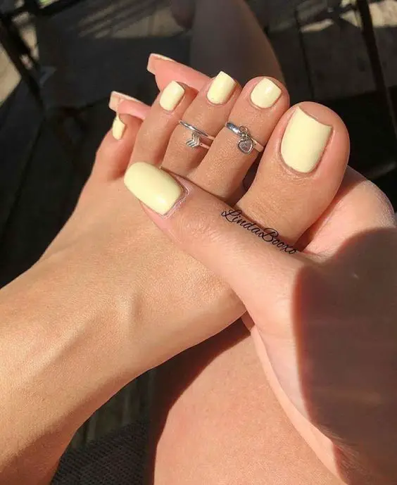 Top pedicure ideas for spring, summer, fall, and winter to try out. Browse these pedicure ideas and pedicure colors now!