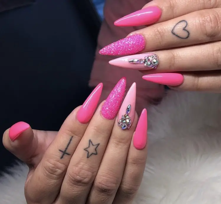 The best barbie nails for the barbiecore aesthetic