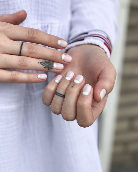 The prettiest pink rose nails and rose nail designs for your next manicure