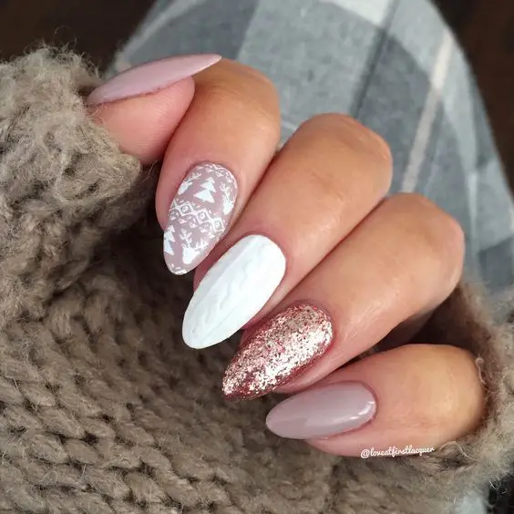 The best Christmas nails, Christmas nail designs, and Christmas nail ideas to try this year