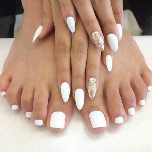 White and gold nails | White and gold nail designs | white and gold nail ideas