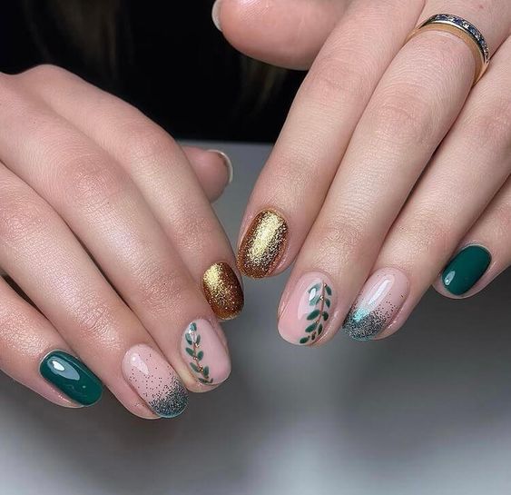 The best Christmas nails, Christmas nail designs, and Christmas nail ideas to try this year