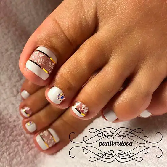 Top pedicure ideas for spring, summer, fall, and winter to try out. Browse these pedicure ideas and pedicure colors now!