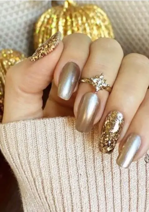 The best Christmas nails, Christmas nail designs, and Christmas nail ideas to try this year