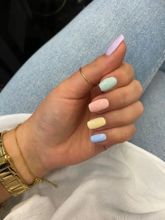 The prettiest pastel nails and pastel nail designs to try