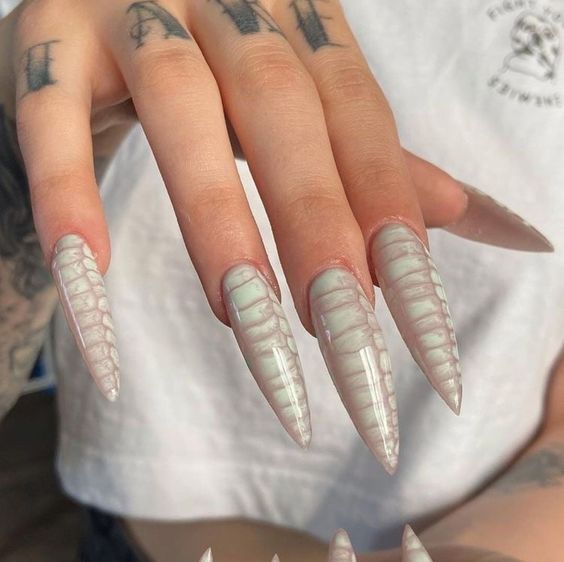 The best crocodile nails