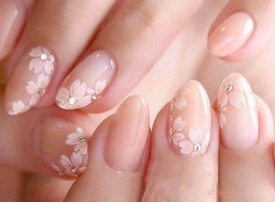 The prettiest pastel nails and pastel nail designs to try