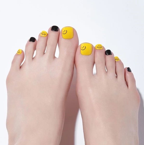 The cutest toe nail designs of the year