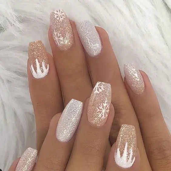 The best Christmas nails, Christmas nail designs, and Christmas nail ideas to try this year