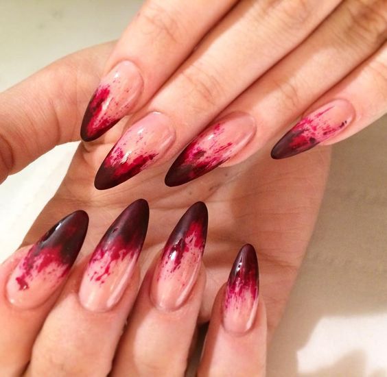 The best witchy nails for a grunge look