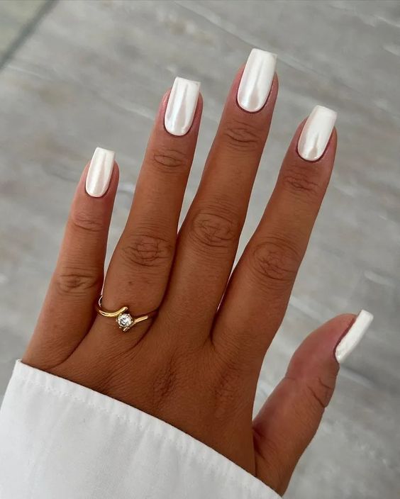 White valentine's nails