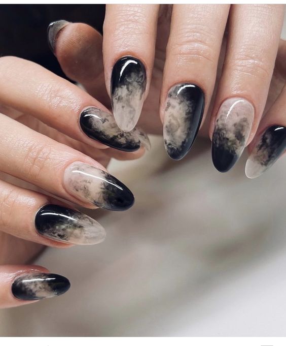 The best witchy nails for a grunge look