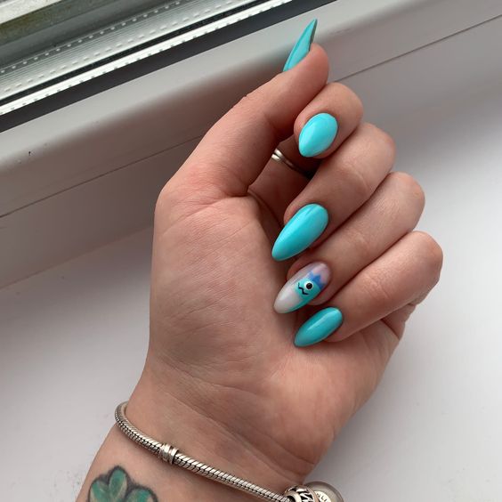 The top turquoise nails and teal nails right now