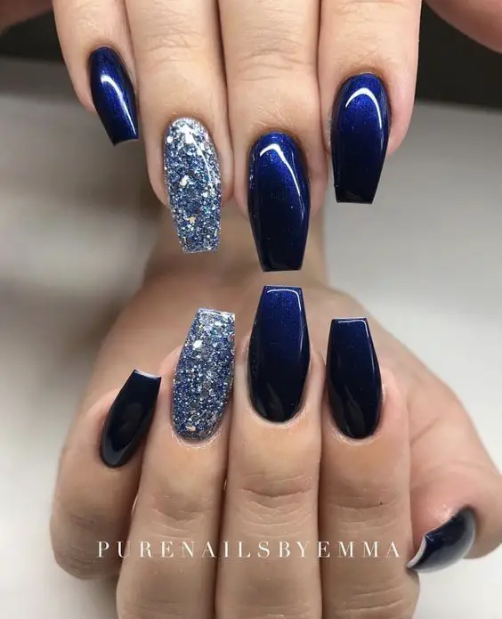 The top navy blue nails designs and navy blue nail ideas to try