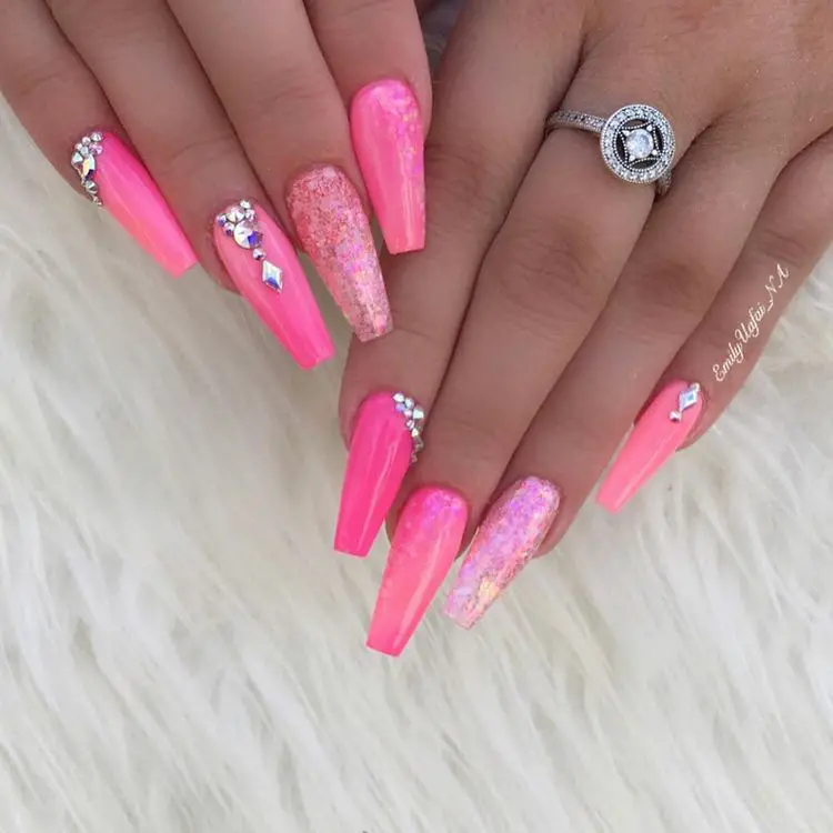 The best barbie nails for the barbiecore aesthetic