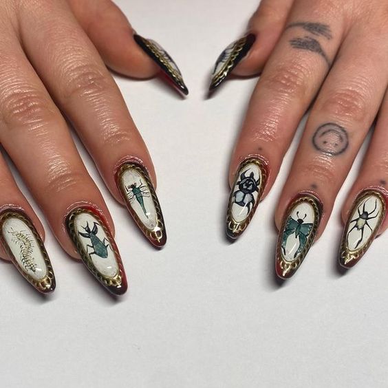 The best witchy nails for a grunge look