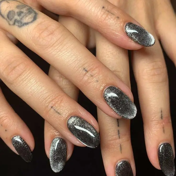 The hottest trend right now: cat eye nails including the classic cat eye nails design and interesting cat eye nail ideas