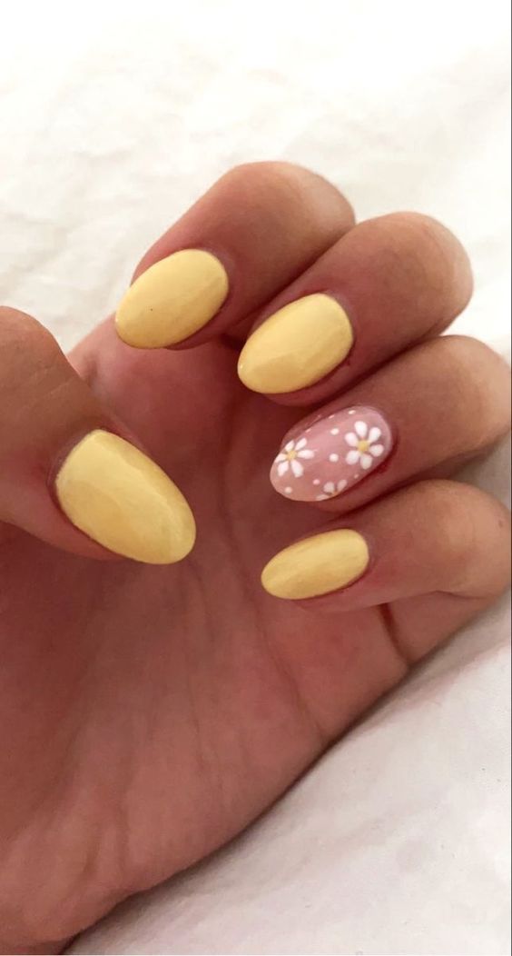 The prettiest pastel nails and pastel nail designs to try