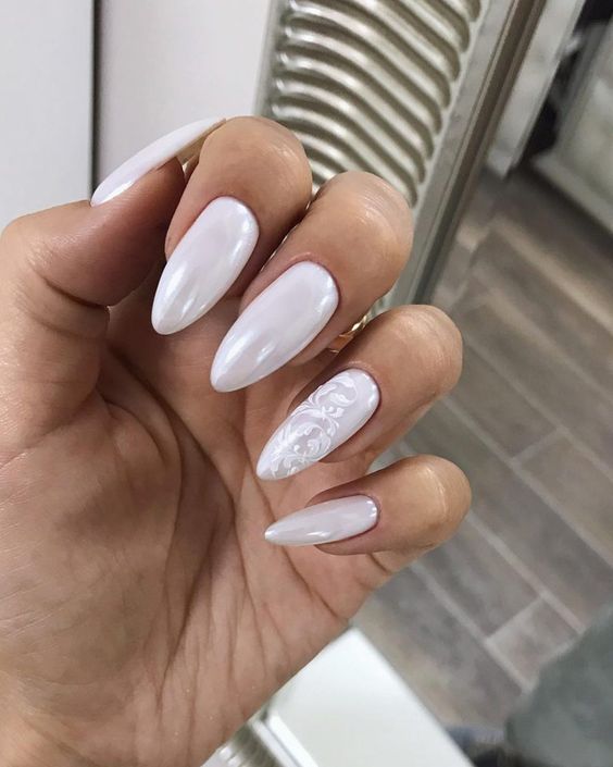 White valentine's nails