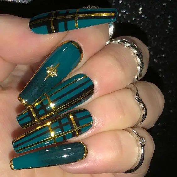 Emerald green nails and emerald green nail designs to try