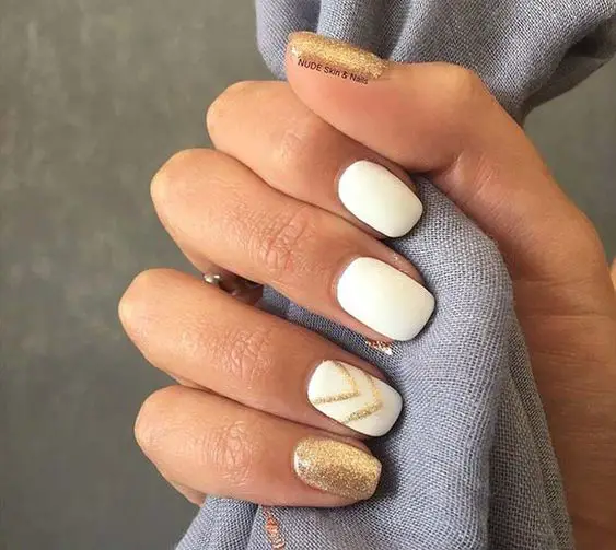 White and gold nails | White and gold nail designs | white and gold nail ideas