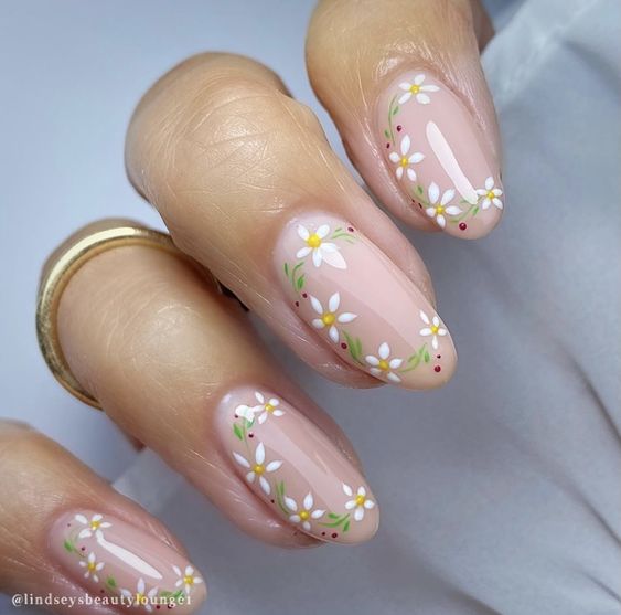 The prettiest pastel nails and pastel nail designs to try