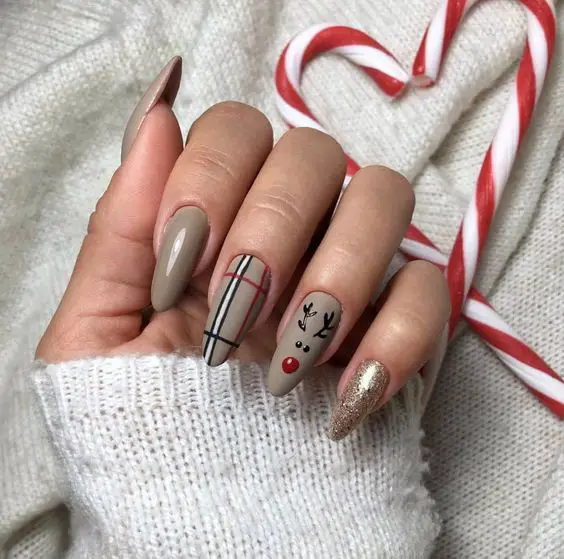 The best Christmas nails, Christmas nail designs, and Christmas nail ideas to try this year