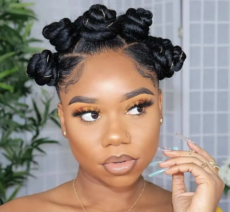 Bantu knots on long natural hair 