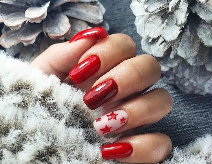 The best Christmas nails, Christmas nail designs, and Christmas nail ideas to try this year