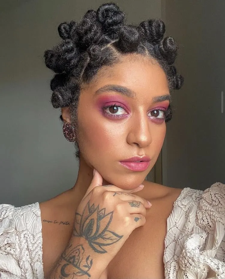 small Bantu knots on natural hair