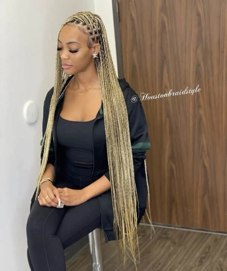 blonde mixed color knotless braids