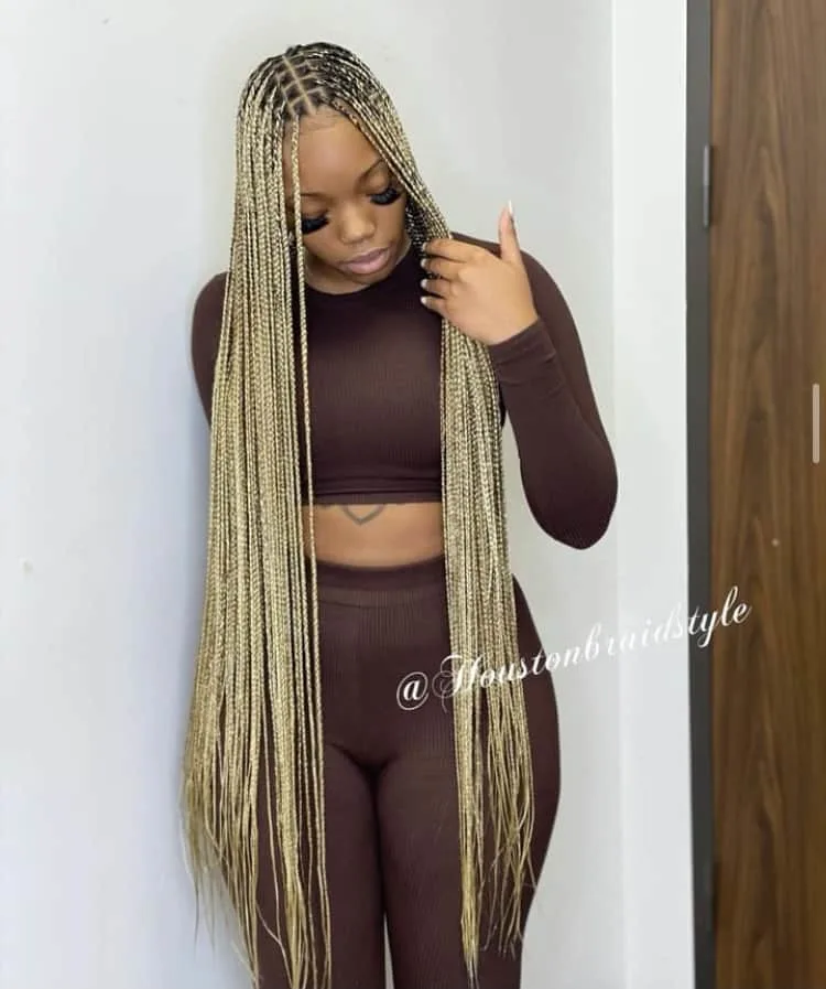 blonde mixed color knotless braids