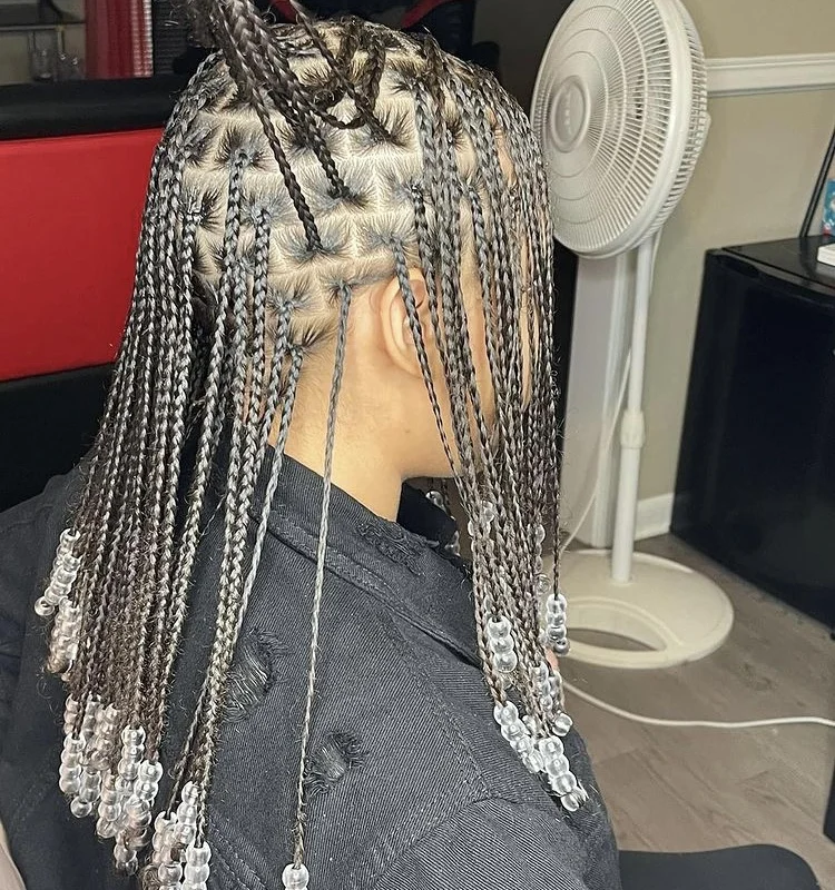 knotless braids with beads on natural hair