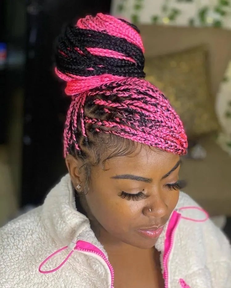 black and pink mixed colour knotless braids 