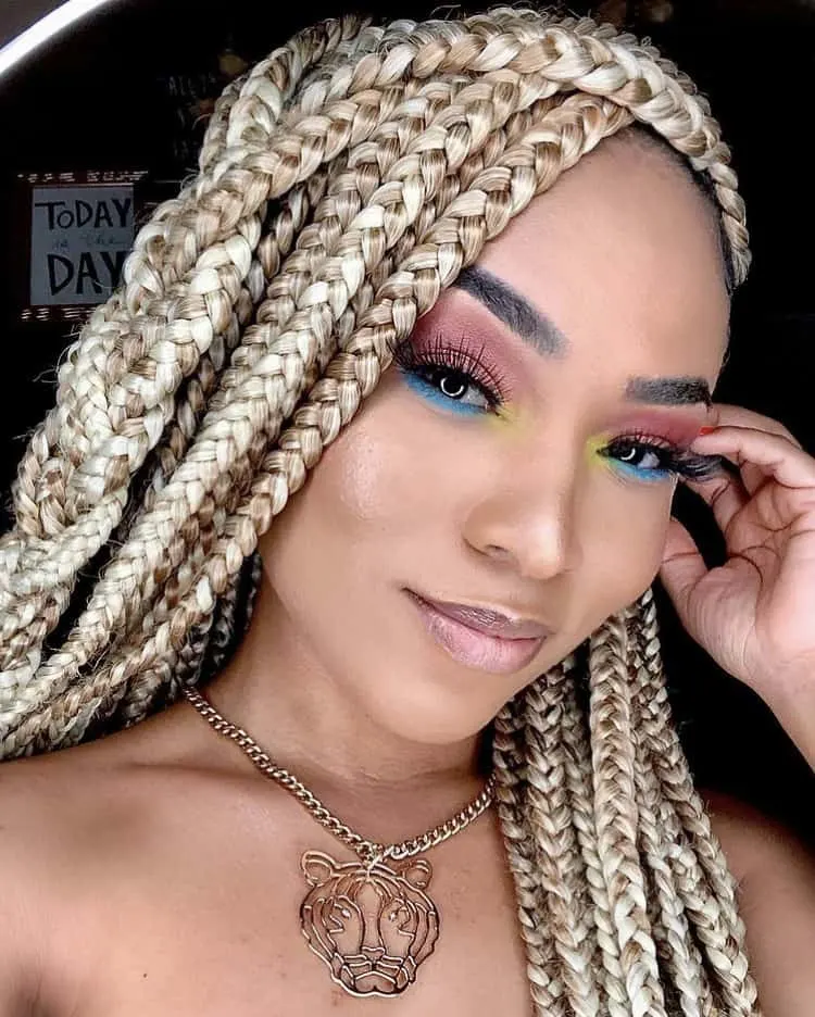 mixed blonde colors box braids