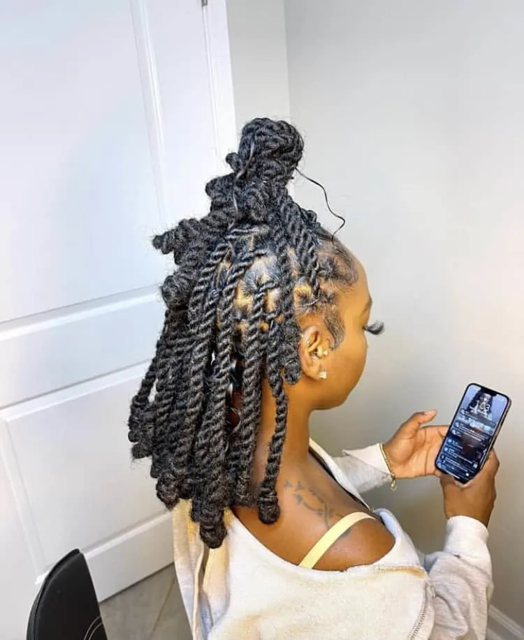 invisible locs up do